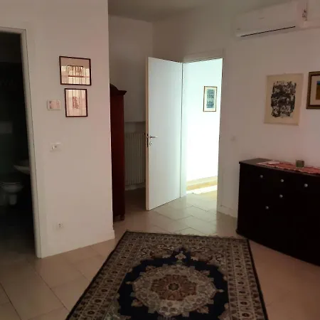 La Dependance Apartment *